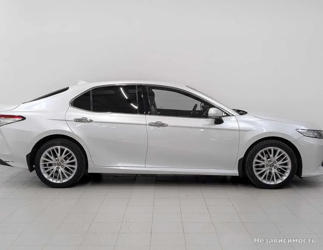 Toyota Camry 2019 с пробегом — фото 4