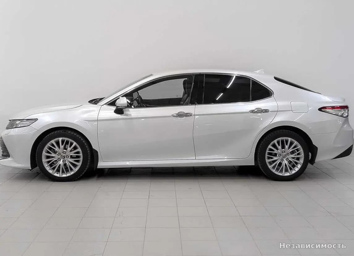 Toyota Camry 2019 с пробегом — фото 8