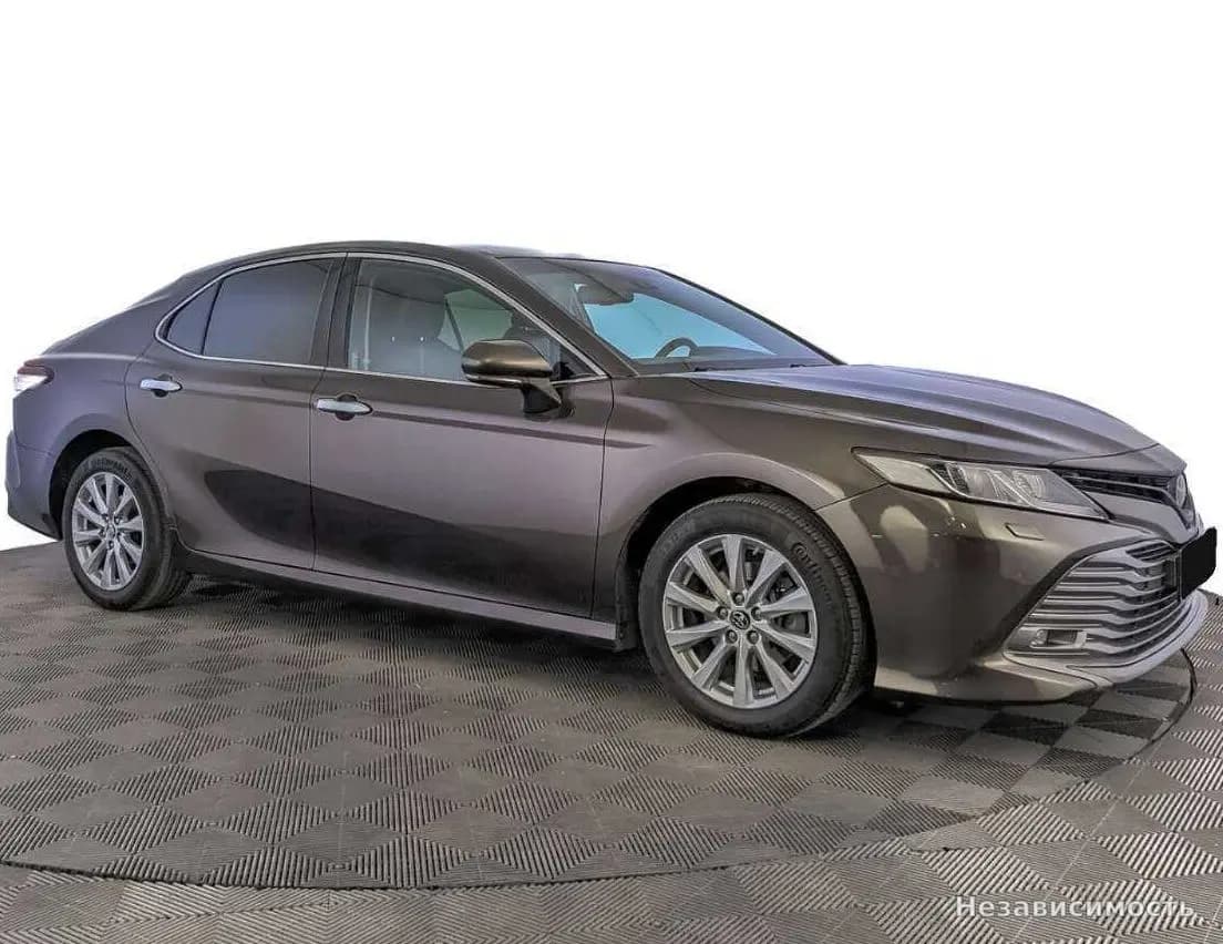 Toyota Camry 2018 с пробегом — фото 3
