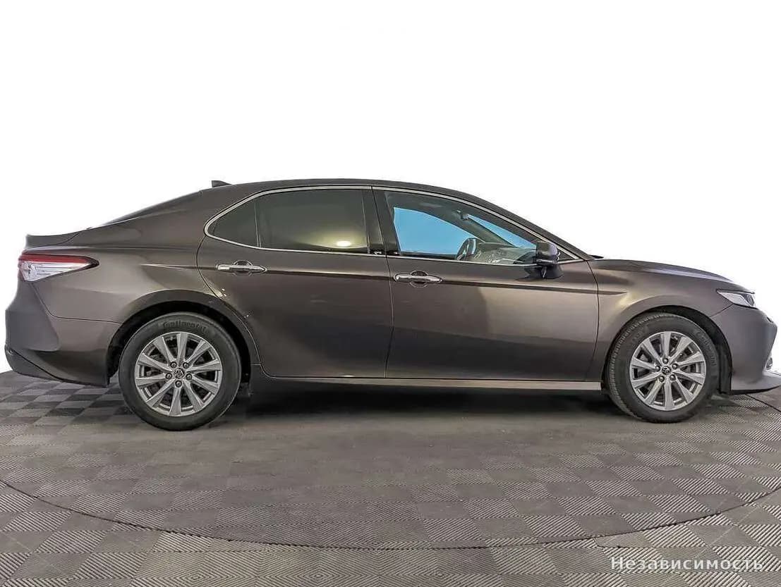 Toyota Camry 2018 с пробегом — фото 4