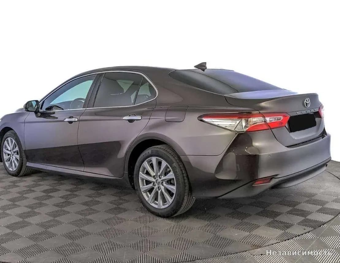 Toyota Camry 2018 с пробегом — фото 7
