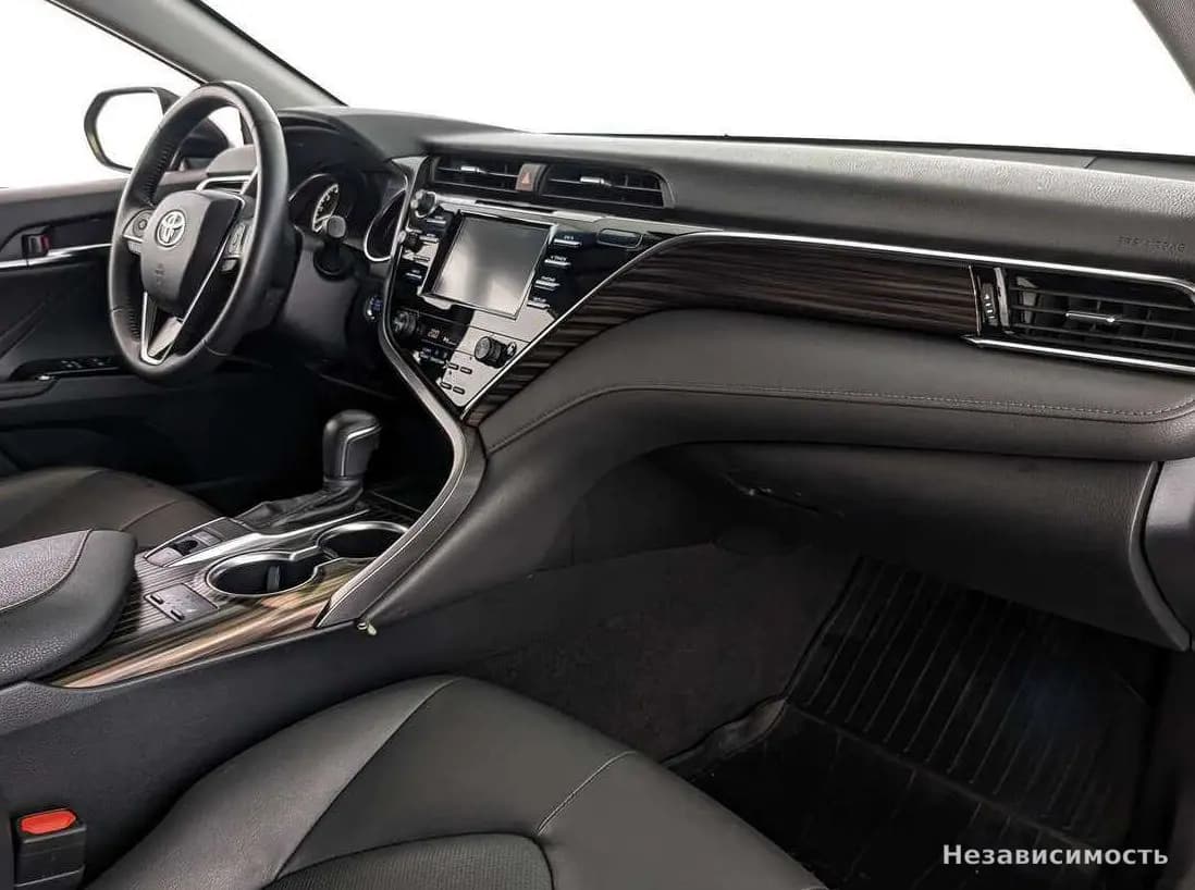 Toyota Camry 2018 с пробегом — фото 9