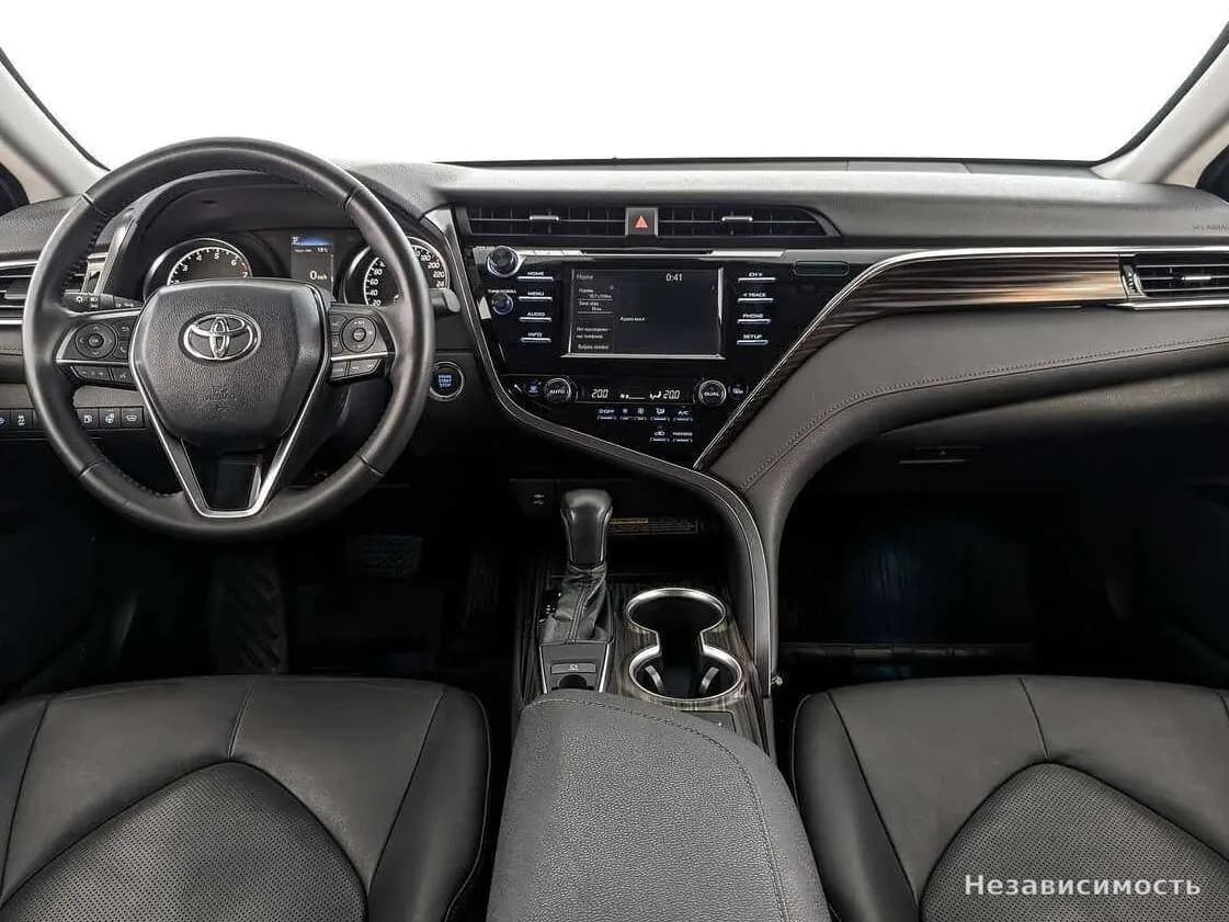 Toyota Camry 2018 с пробегом — фото 10