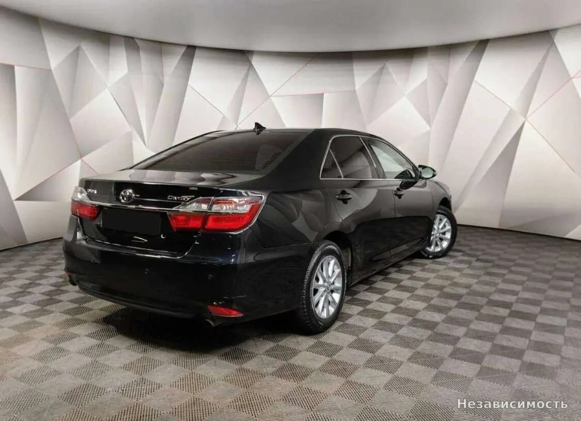 Toyota Camry 2017 с пробегом — фото 2