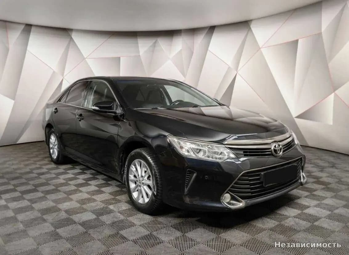 Toyota Camry 2017 с пробегом — фото 3