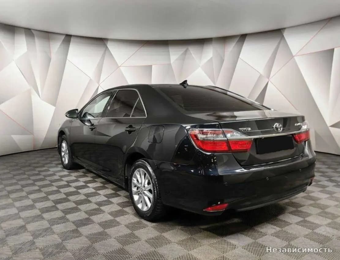 Toyota Camry 2017 с пробегом — фото 4
