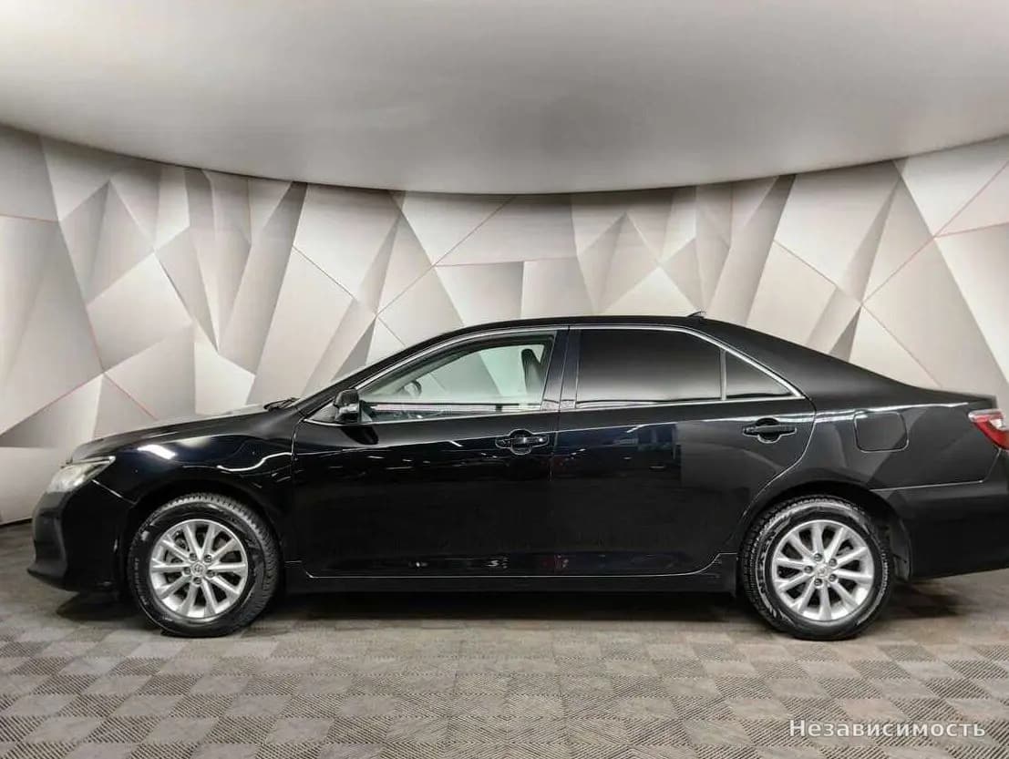 Toyota Camry 2017 с пробегом — фото 5