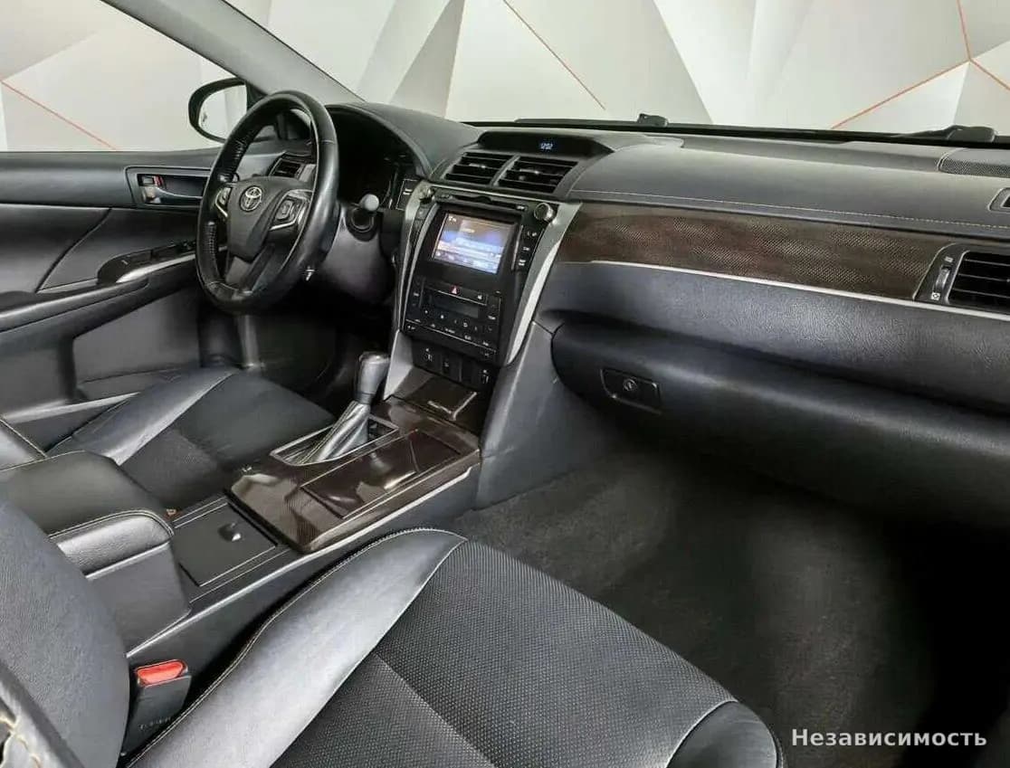 Toyota Camry 2017 с пробегом — фото 9