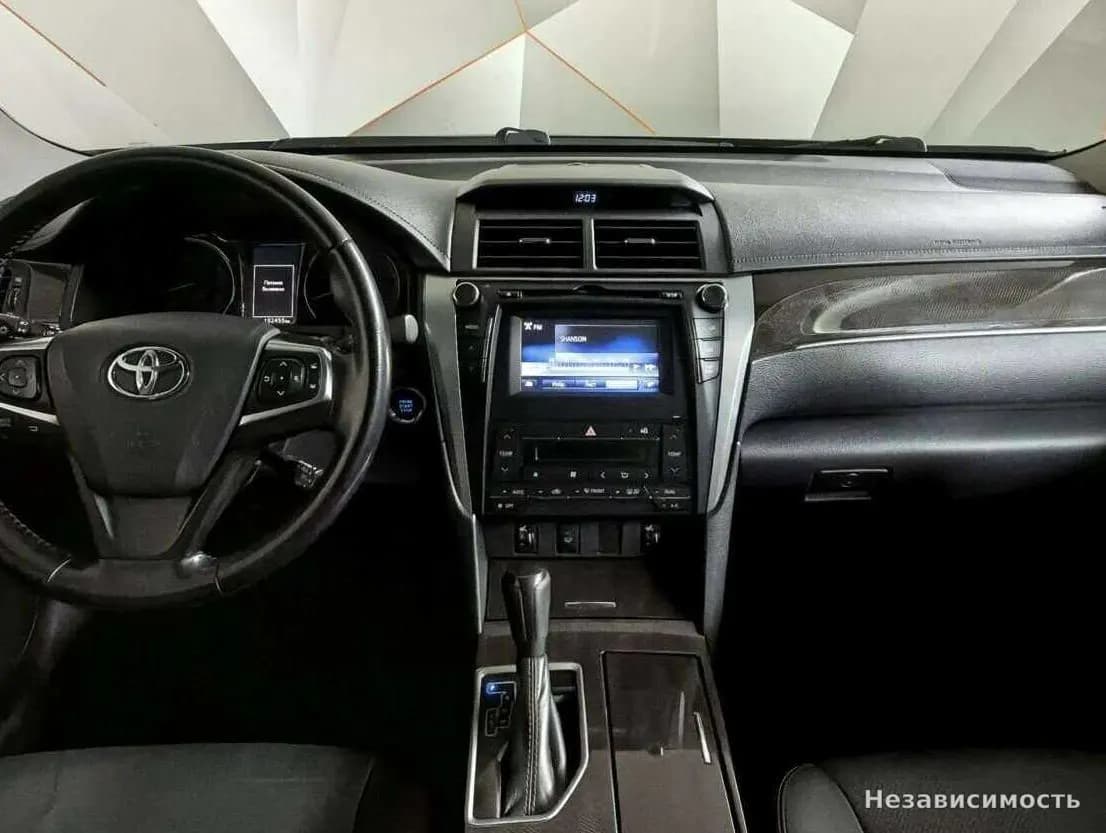 Toyota Camry 2017 с пробегом — фото 10