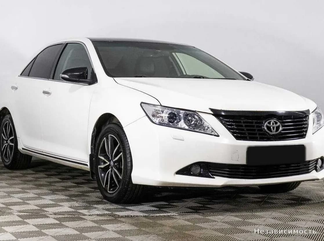 Toyota Camry 2012 с пробегом — фото 3