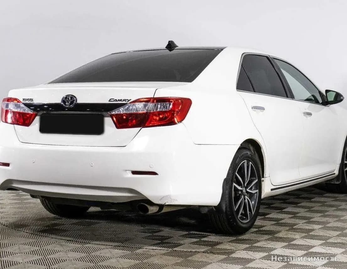 Toyota Camry 2012 с пробегом — фото 6