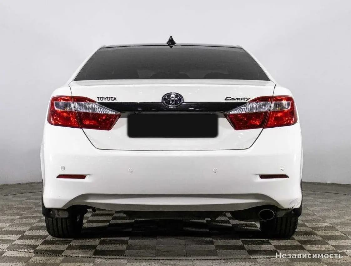 Toyota Camry 2012 с пробегом — фото 7