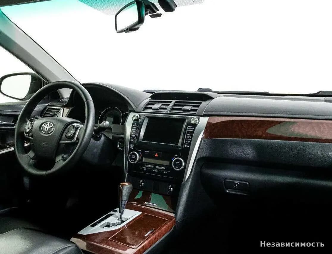 Toyota Camry 2012 с пробегом — фото 9