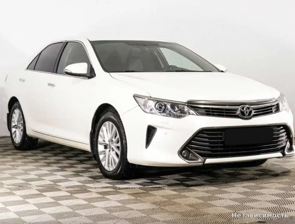 Toyota Camry 2015 с пробегом — фото 3