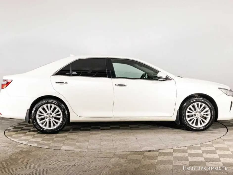 Toyota Camry 2015 с пробегом — фото 4