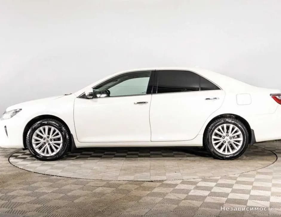 Toyota Camry 2015 с пробегом — фото 8