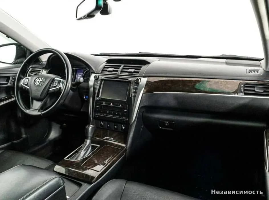 Toyota Camry 2016 с пробегом — фото 9