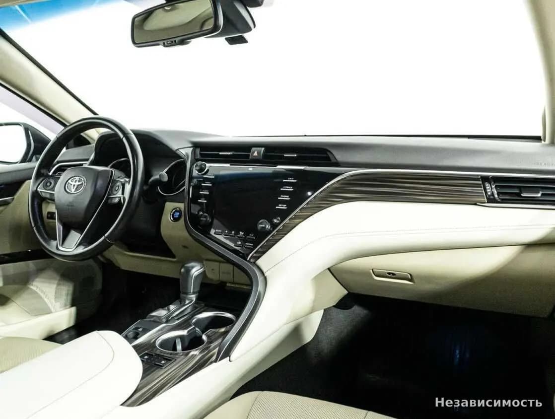 Toyota Camry 2018 с пробегом — фото 9