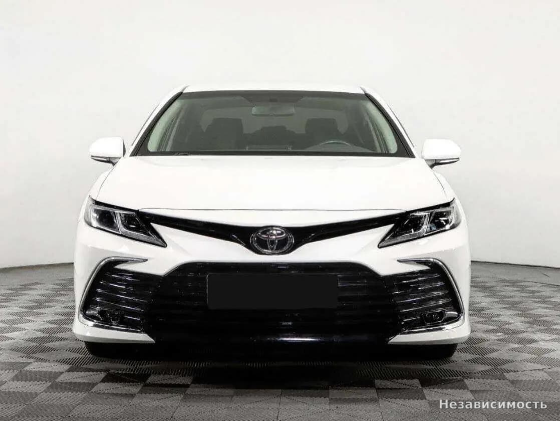 Toyota Camry 2021 с пробегом — фото 2