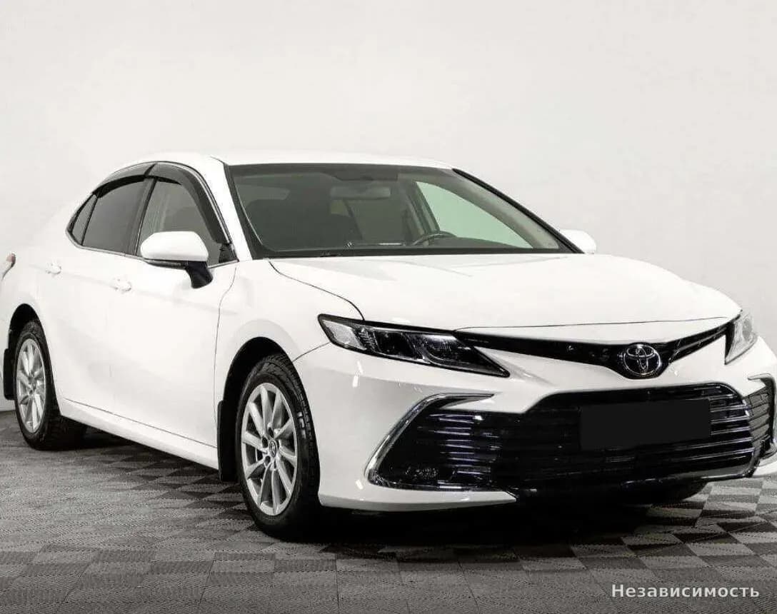 Toyota Camry 2021 с пробегом — фото 3