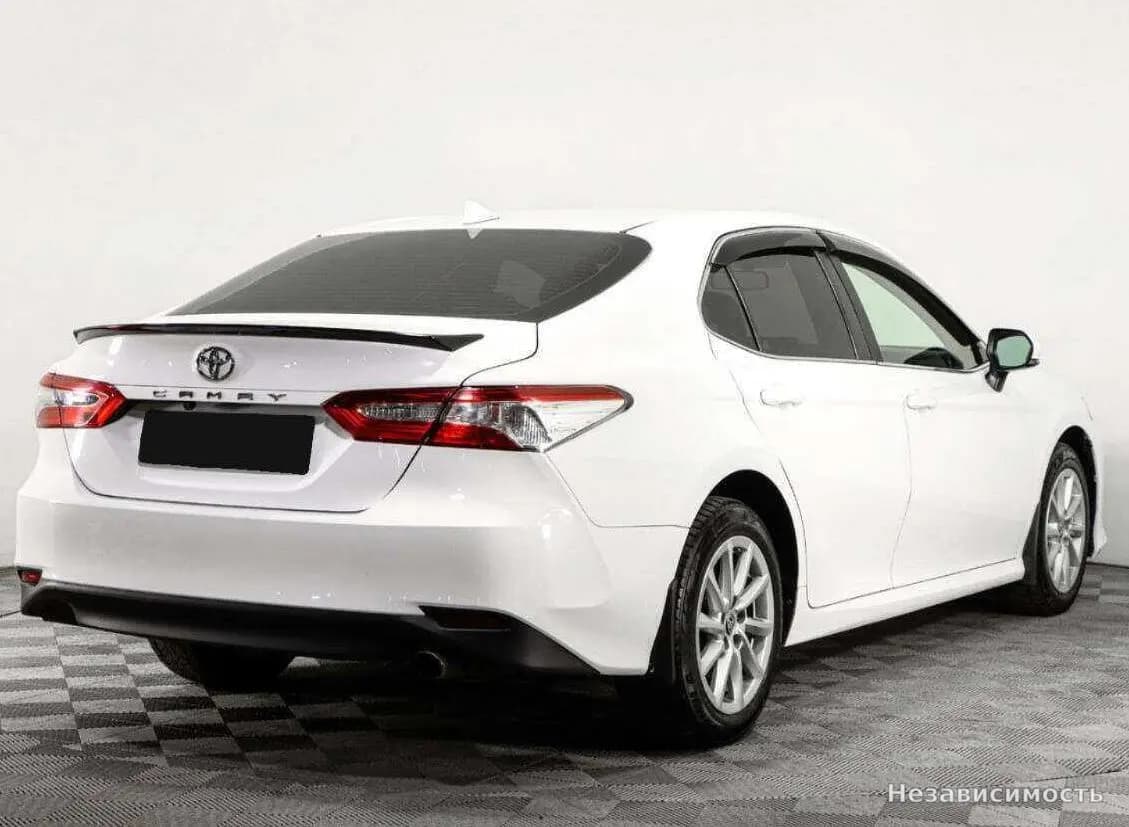 Toyota Camry 2021 с пробегом — фото 4