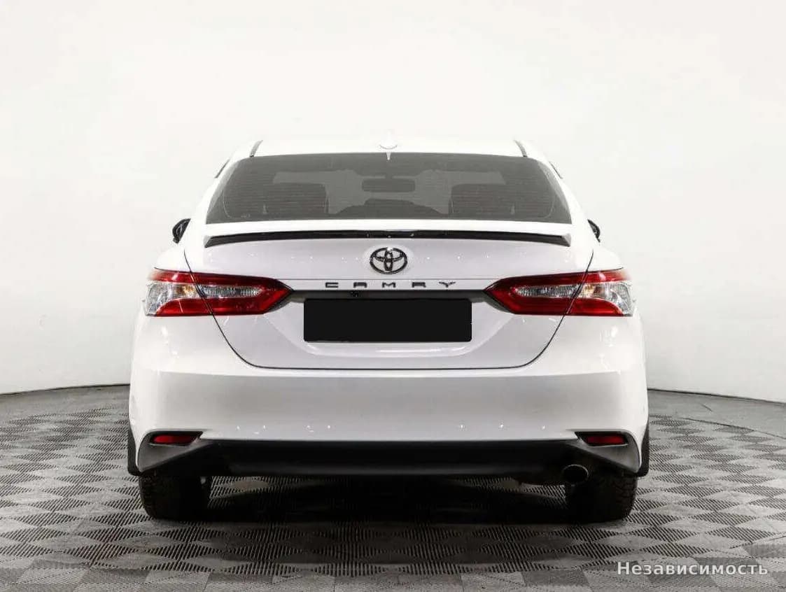 Toyota Camry 2021 с пробегом — фото 5