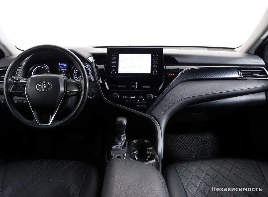 Toyota Camry 2021 с пробегом — фото 8