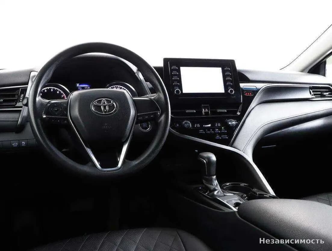 Toyota Camry 2021 с пробегом — фото 9