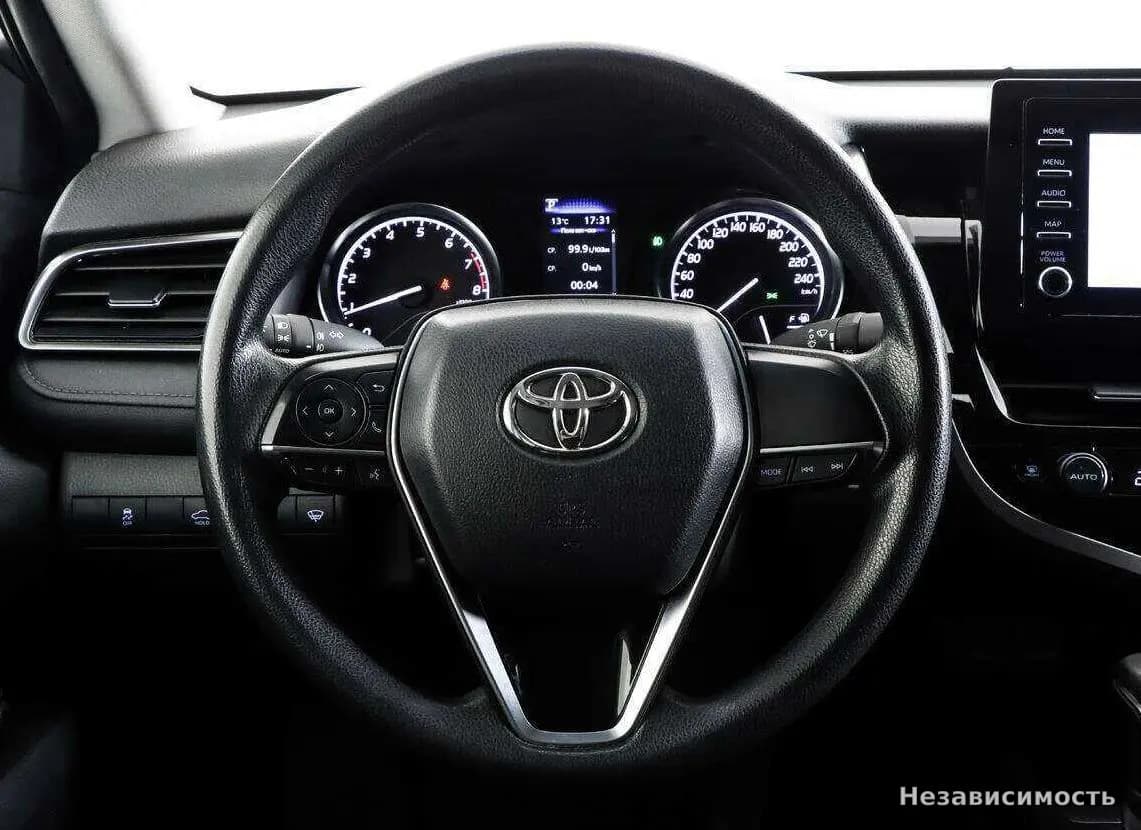 Toyota Camry 2021 с пробегом — фото 10