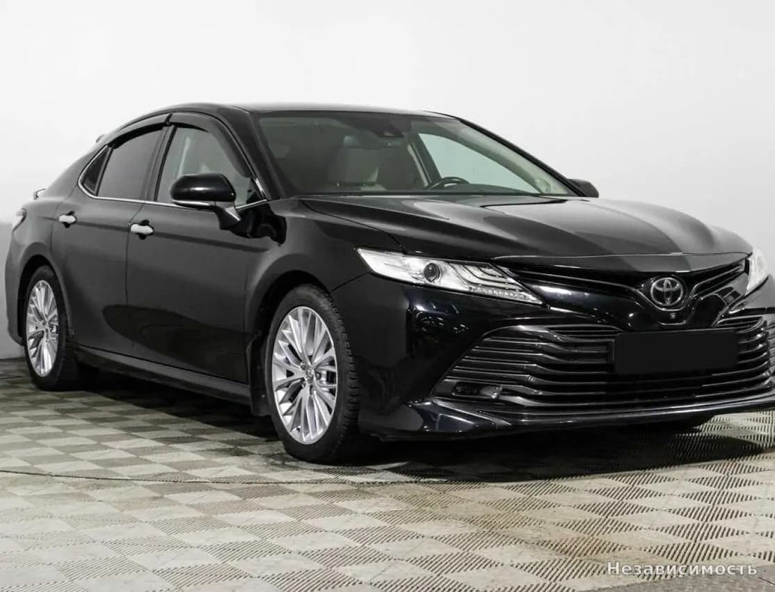 Toyota Camry 2018 с пробегом — фото 3