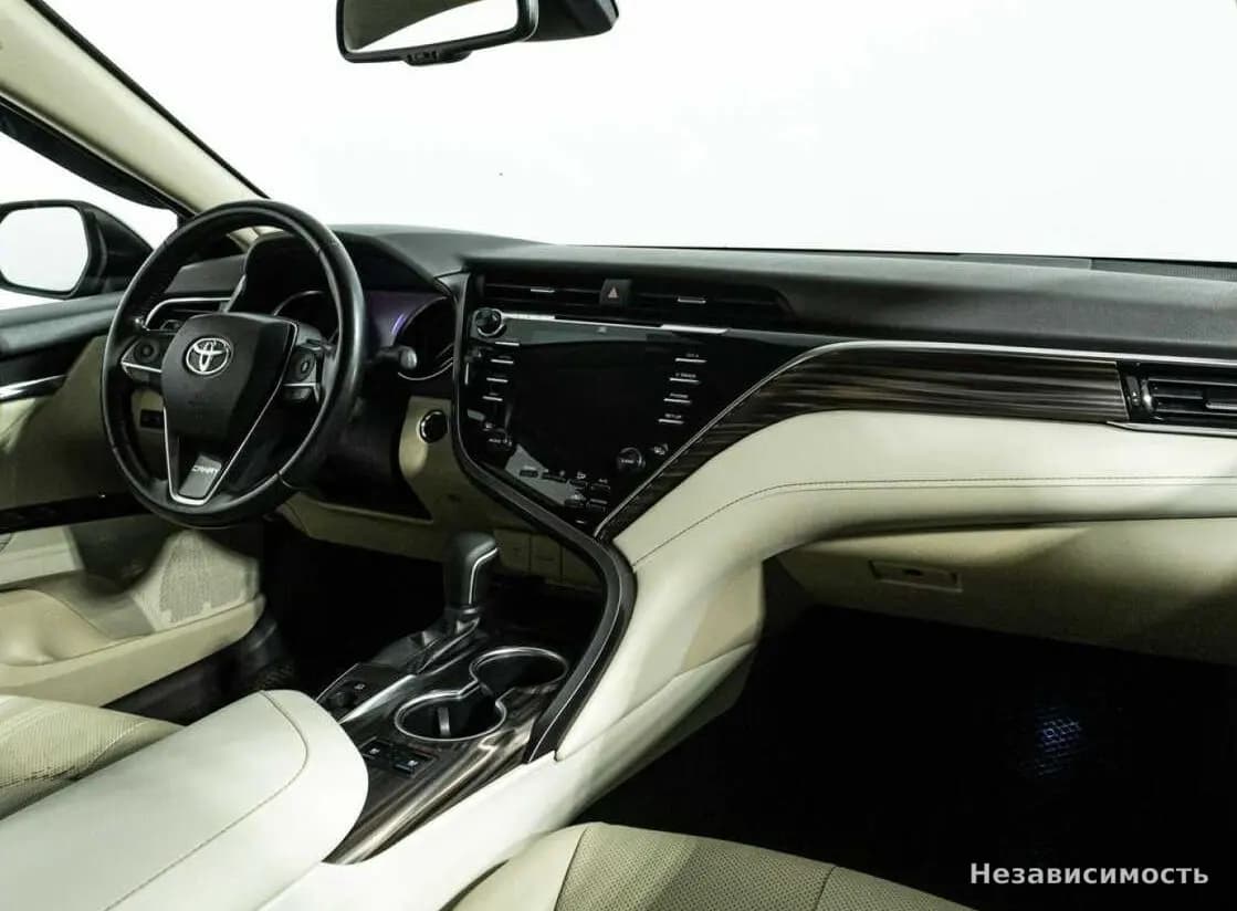 Toyota Camry 2018 с пробегом — фото 9