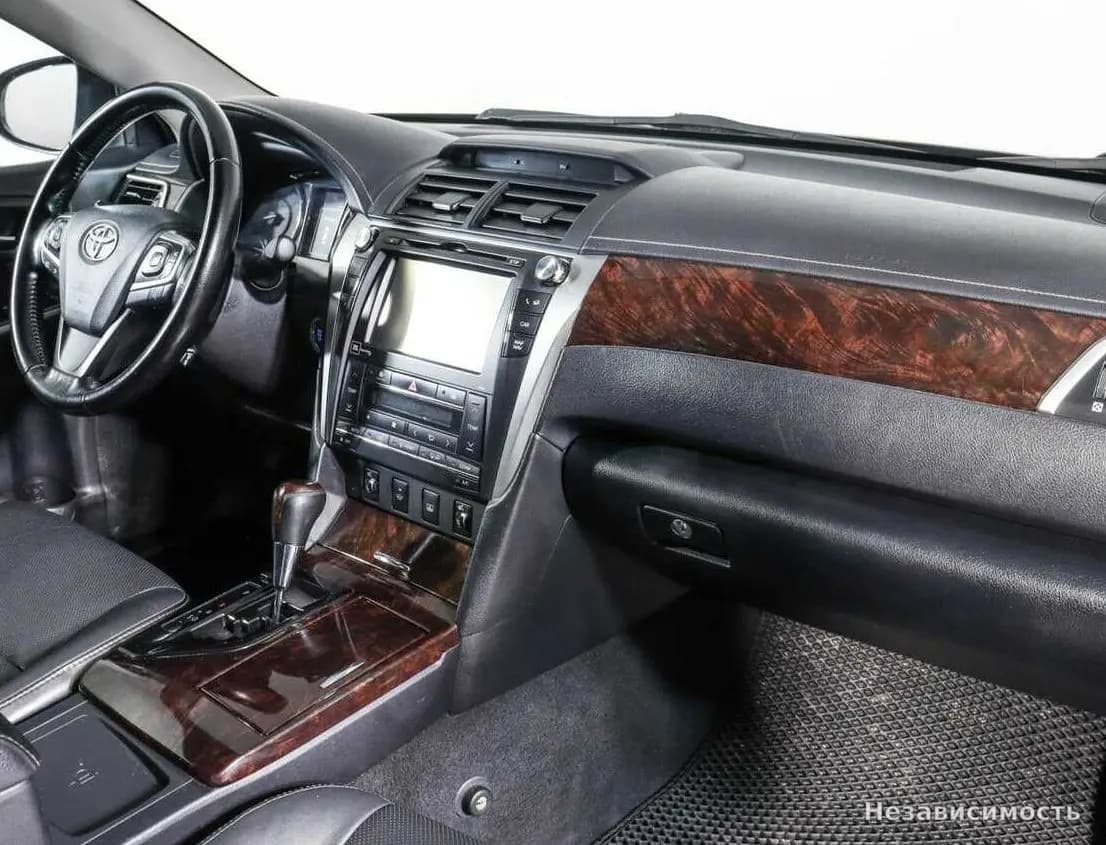 Toyota Camry 2015 с пробегом — фото 7