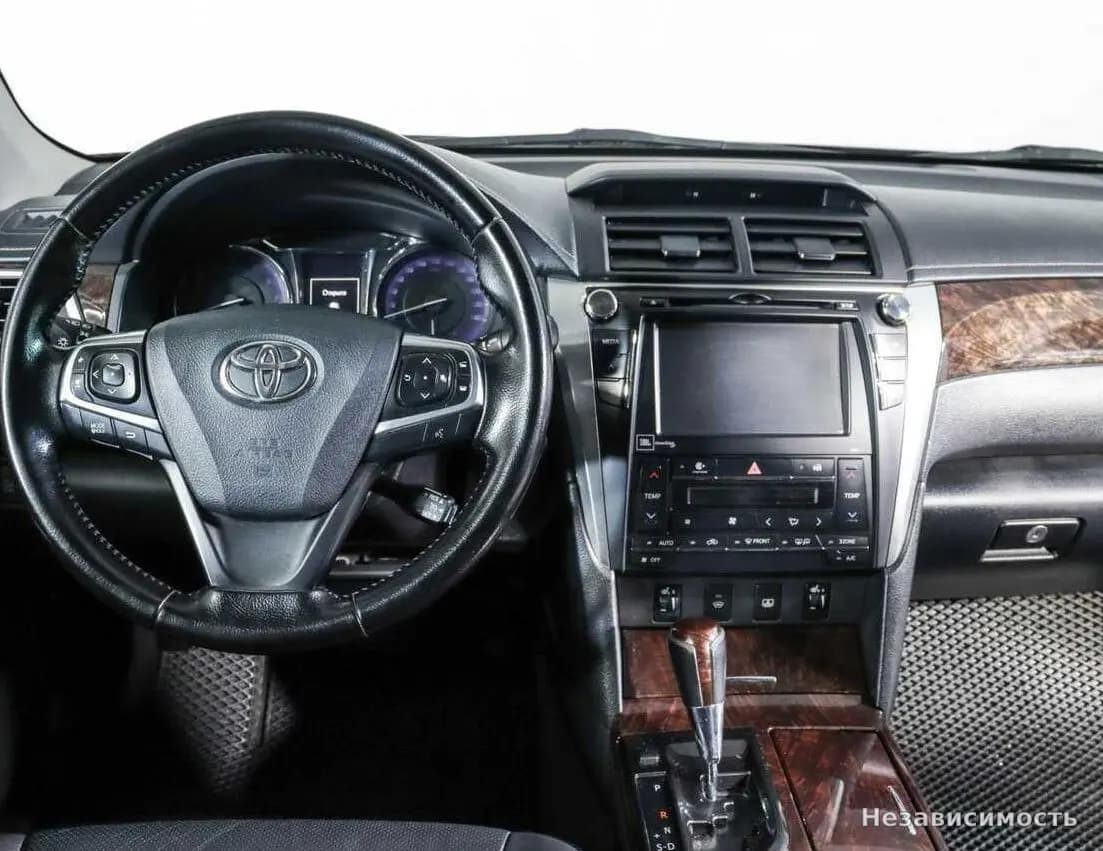 Toyota Camry 2015 с пробегом — фото 10