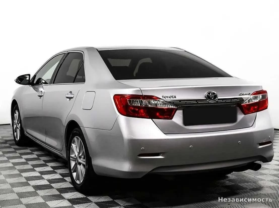 Toyota Camry 2014 с пробегом — фото 7