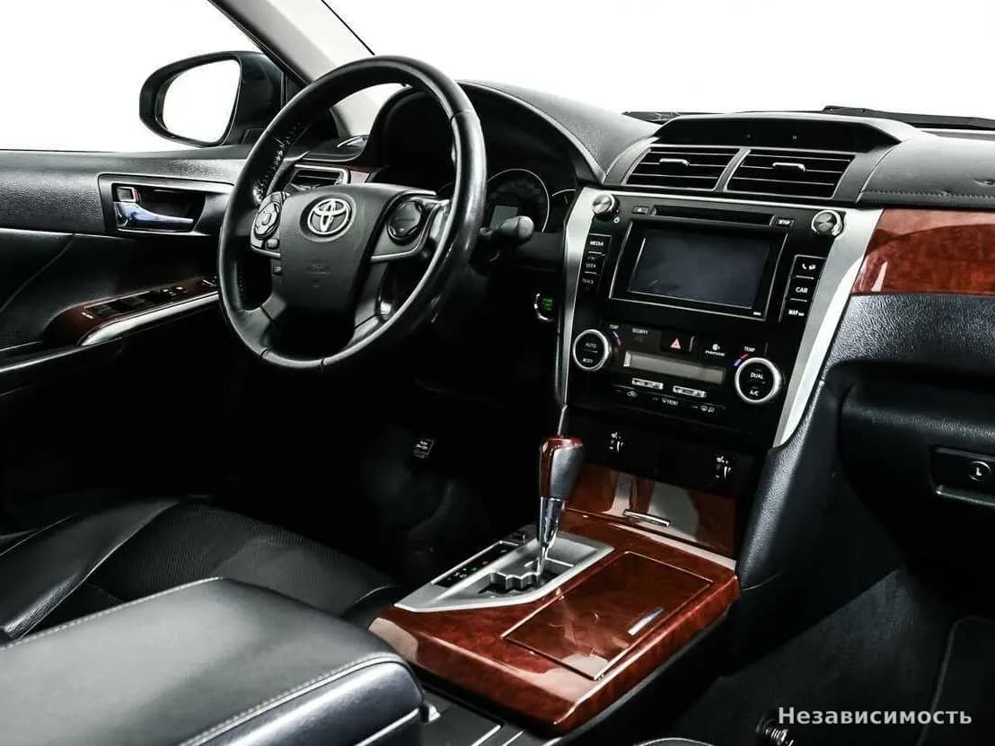 Toyota Camry 2014 с пробегом — фото 8
