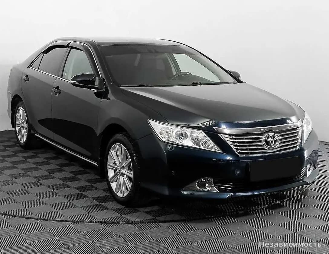 Toyota Camry 2014 с пробегом — фото 3