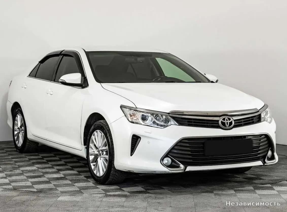 Toyota Camry 2015 с пробегом — фото 3