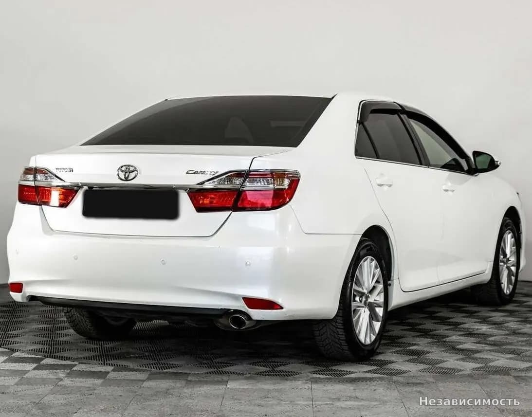 Toyota Camry 2015 с пробегом — фото 4