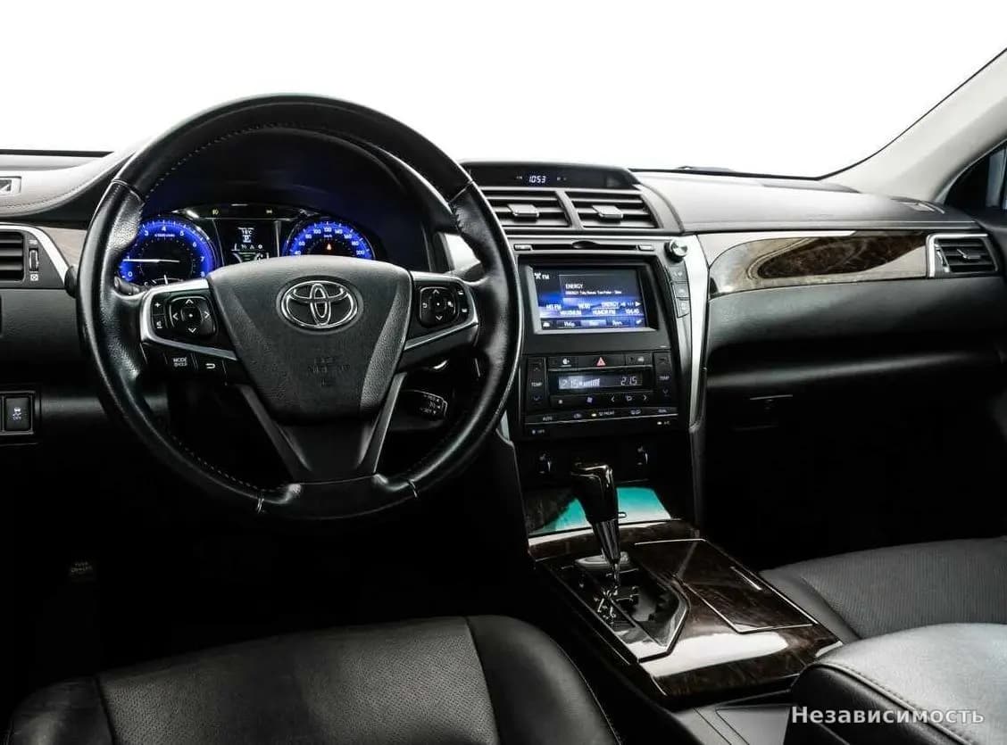 Toyota Camry 2015 с пробегом — фото 9