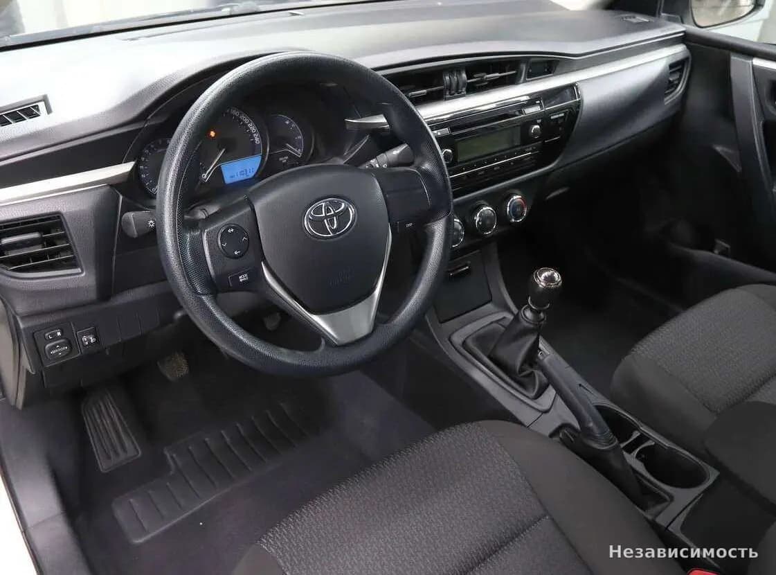 Toyota Corolla 2014 с пробегом — фото 7