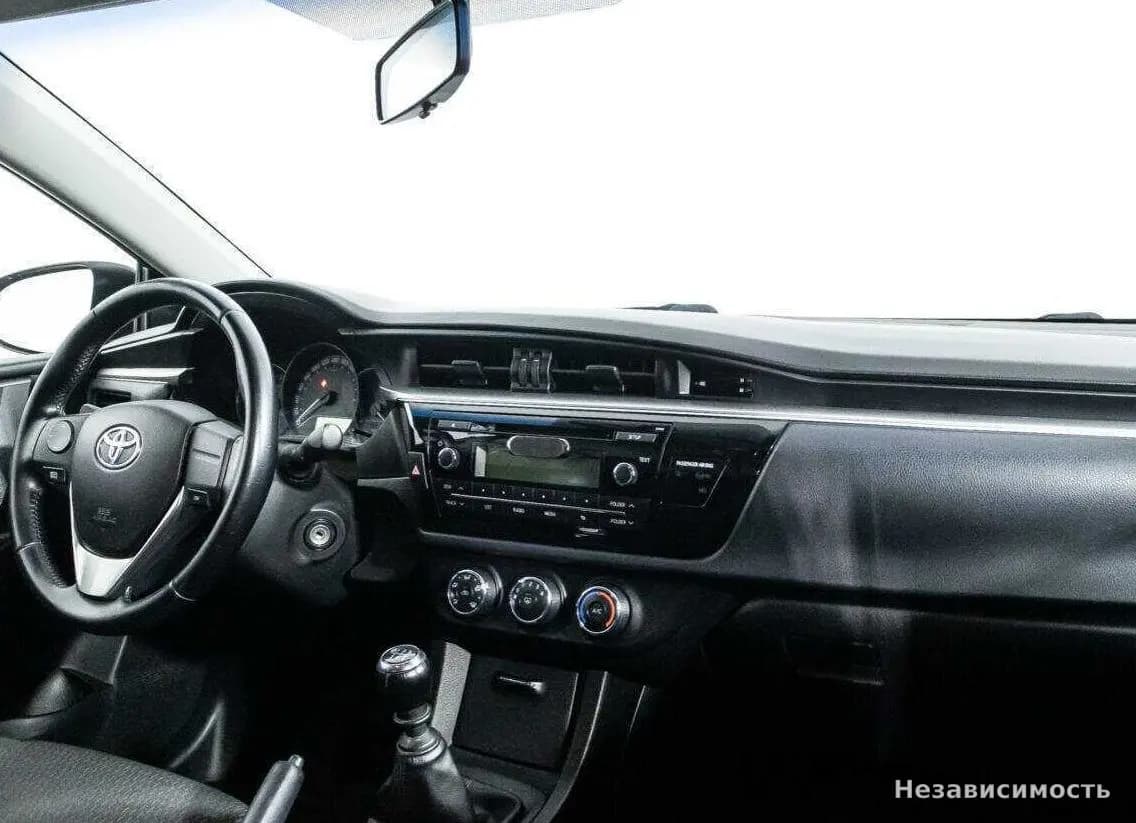 Toyota Corolla 2015 с пробегом — фото 9