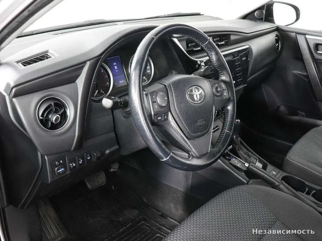 Toyota Corolla 2017 с пробегом — фото 9