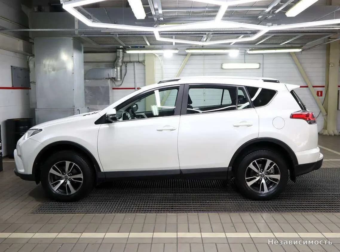 Toyota RAV4 VI (XA60) 2017 с пробегом — фото 5