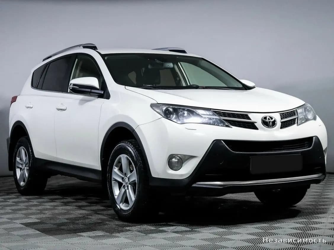 Toyota RAV4 VI (XA60) 2013 с пробегом — фото 3