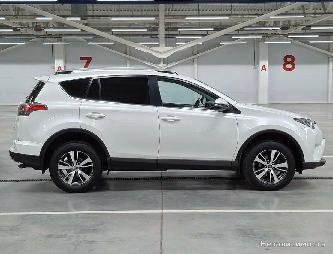 Toyota RAV4 VI (XA60) 2016 с пробегом — фото 4