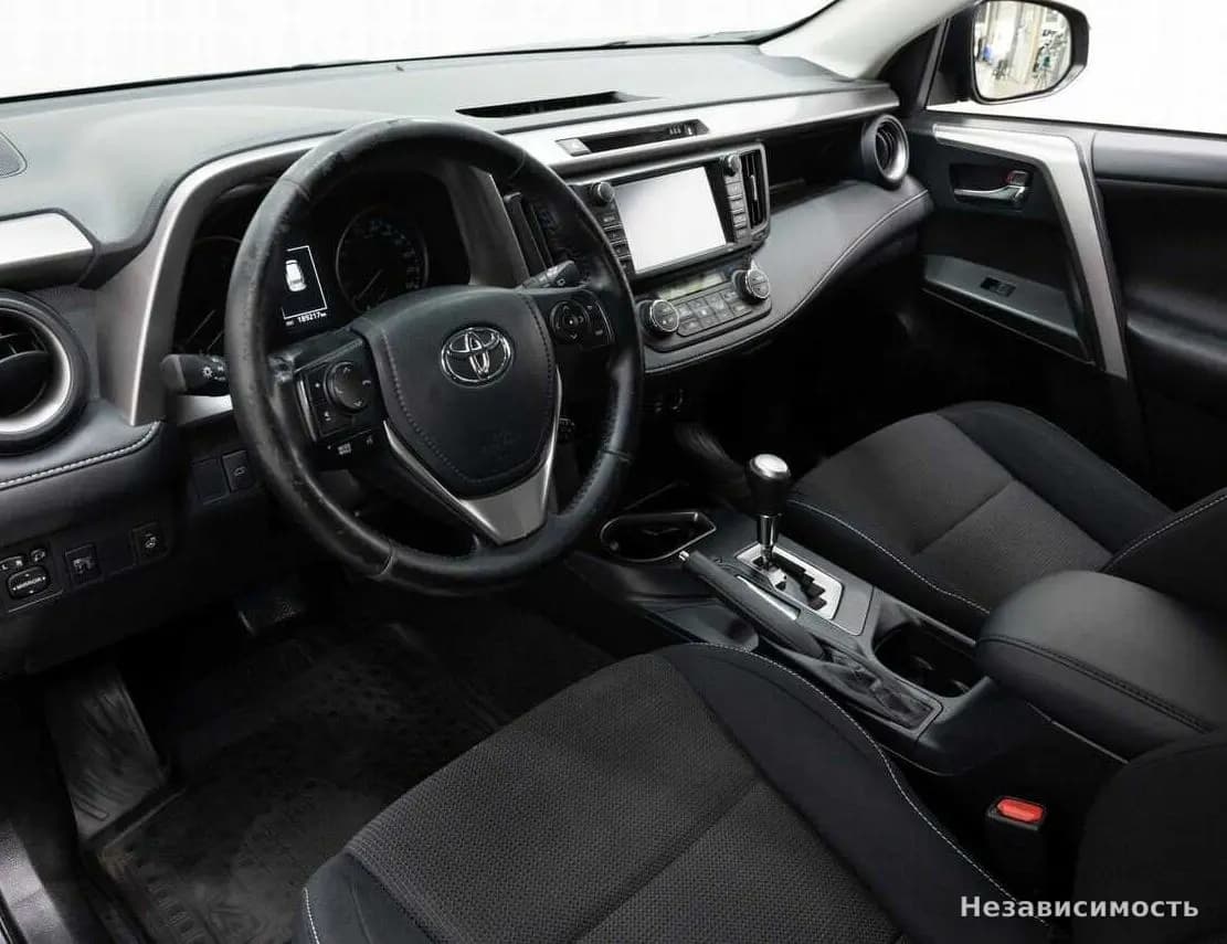 Toyota RAV4 VI (XA60) 2017 с пробегом — фото 8