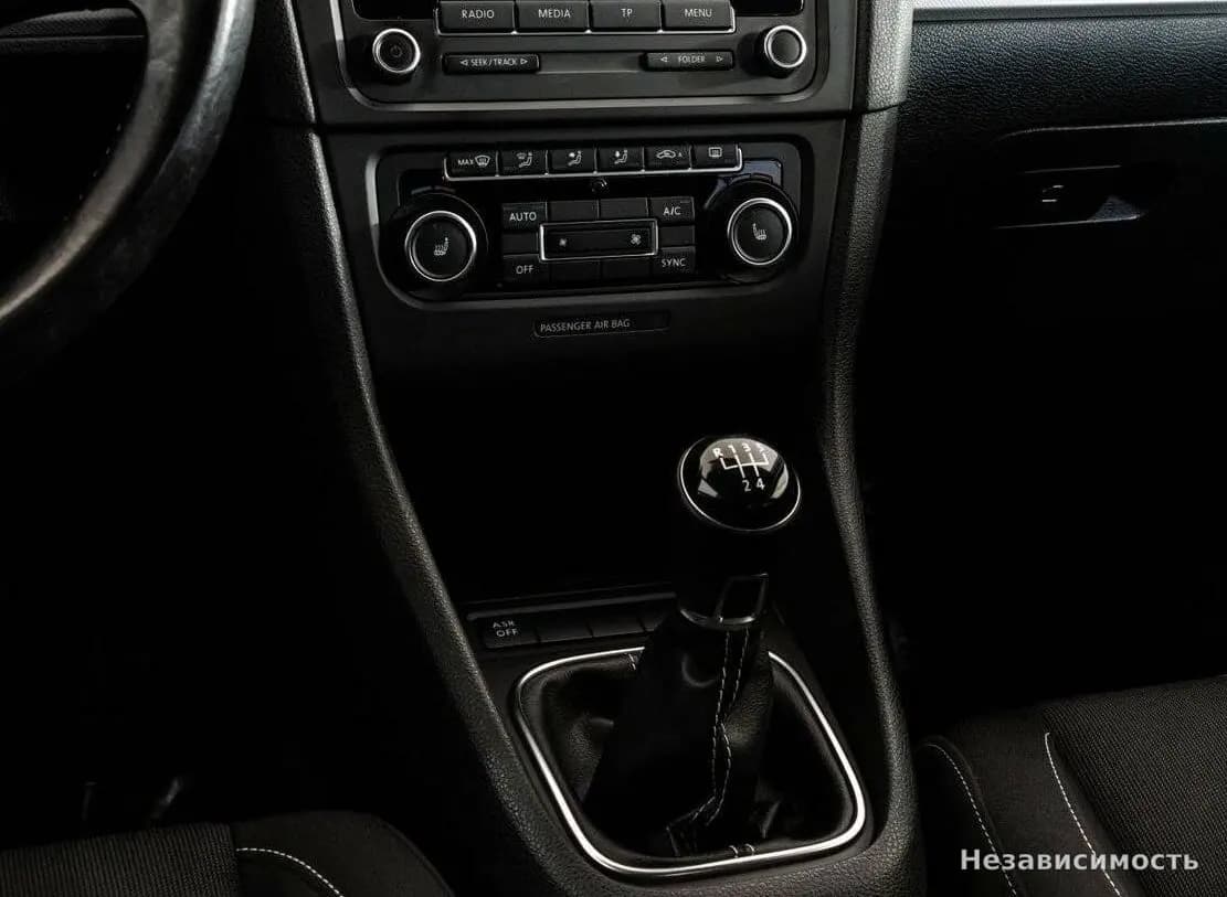 Volkswagen Golf 2012 с пробегом — фото 10