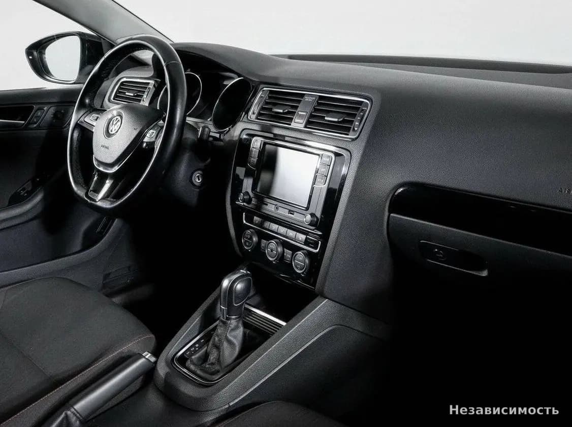 Volkswagen Jetta 2017 с пробегом — фото 9