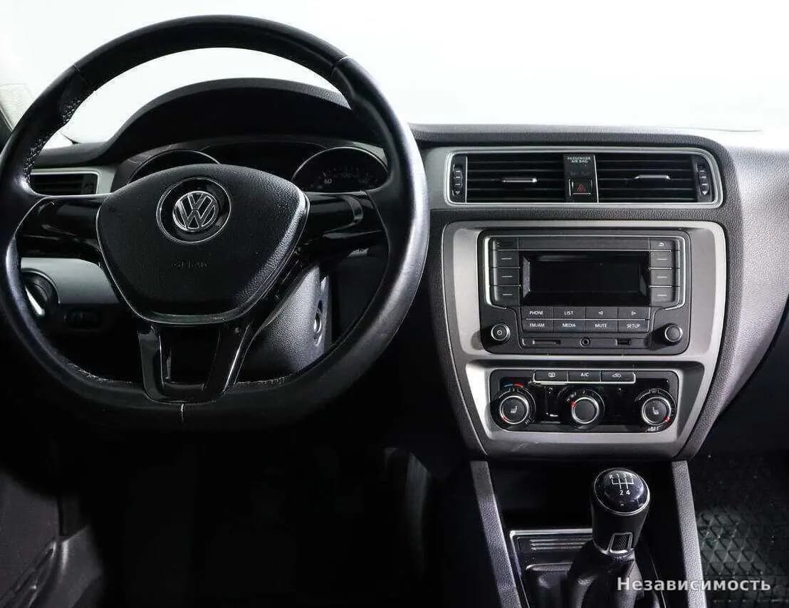 Volkswagen Jetta 2017 с пробегом — фото 10