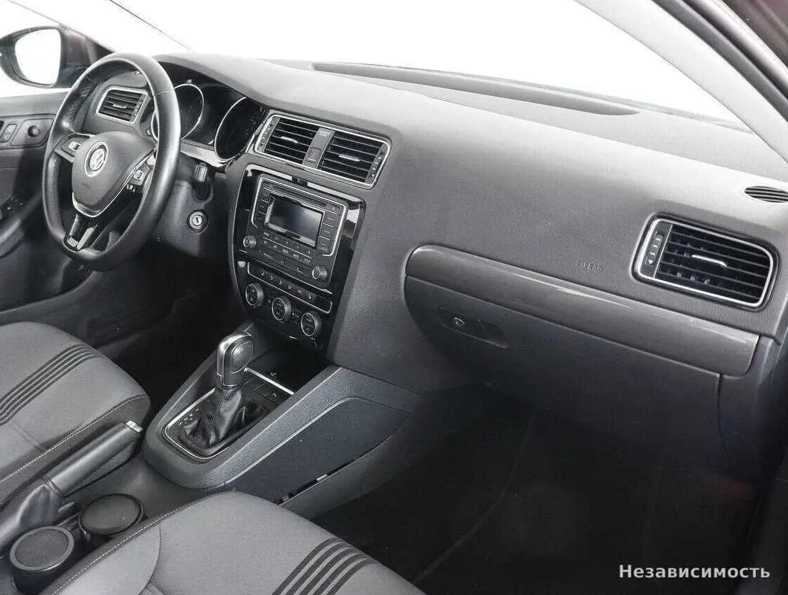 Volkswagen Jetta 2017 с пробегом — фото 10
